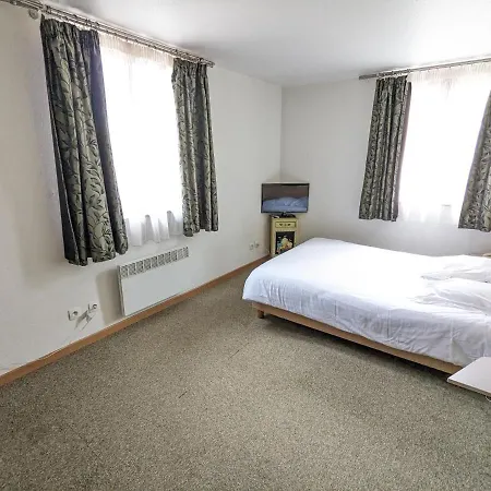Le Chasseur Otel